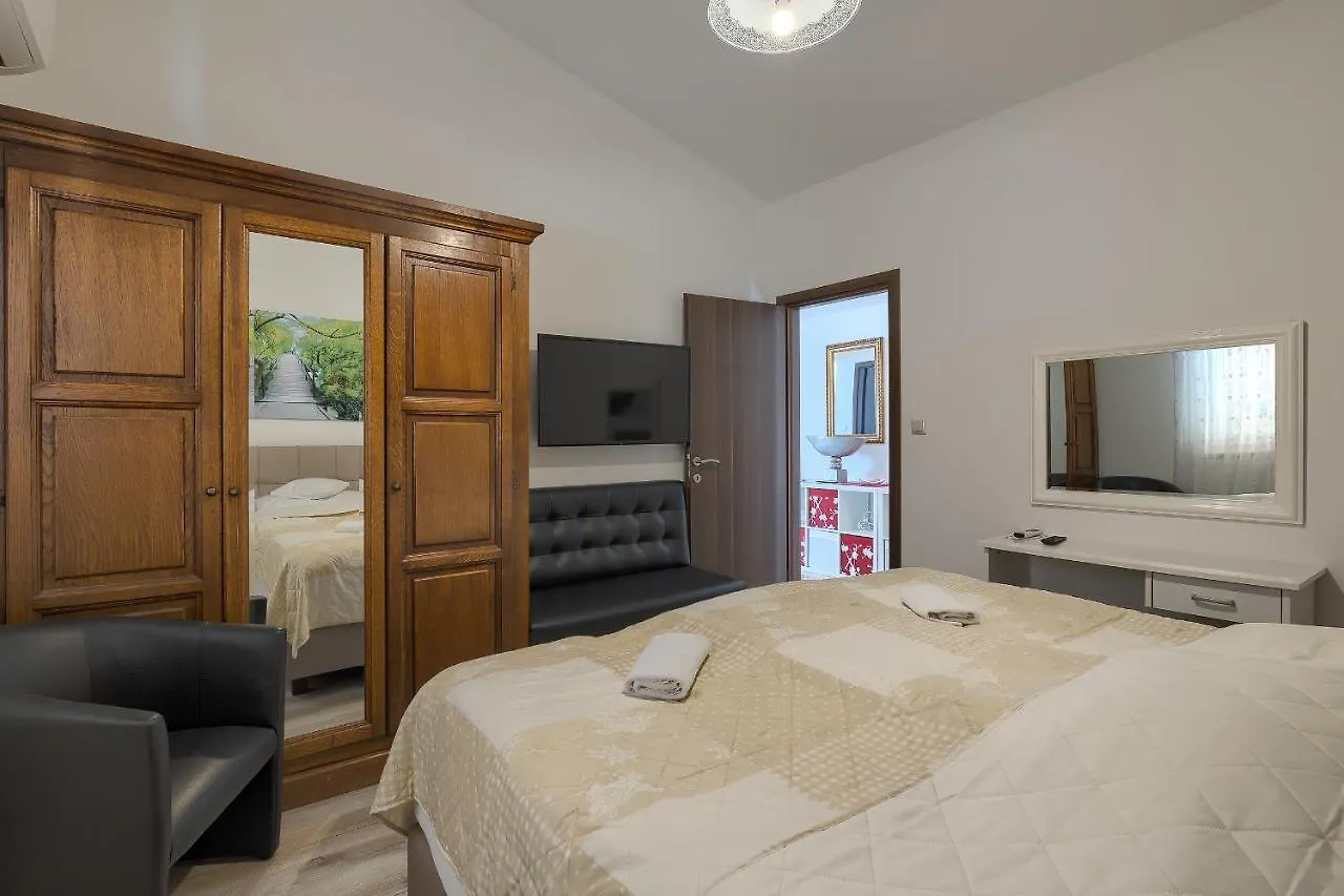 Holiday House Danijela Medulin 0*,